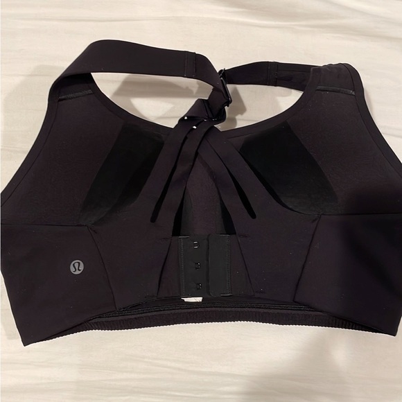Lululemon Sports Bra in Black - Picture 3 of 4